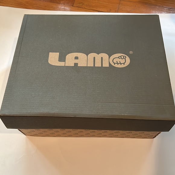 Lamo blue suede boots Size 7 M New never worn - Picture 8 of 8